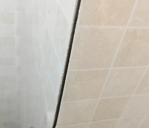 西宁市瓷砖空鼓维修公司分享阳台瓷砖脱落的修复过程可以分为以下几个步骤